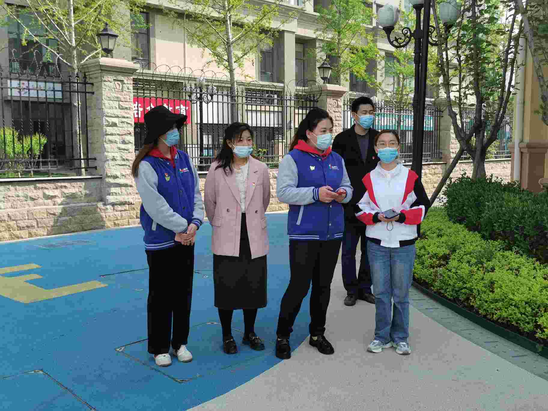 “大手牵小手，我与党员交朋友”——党员参观活动