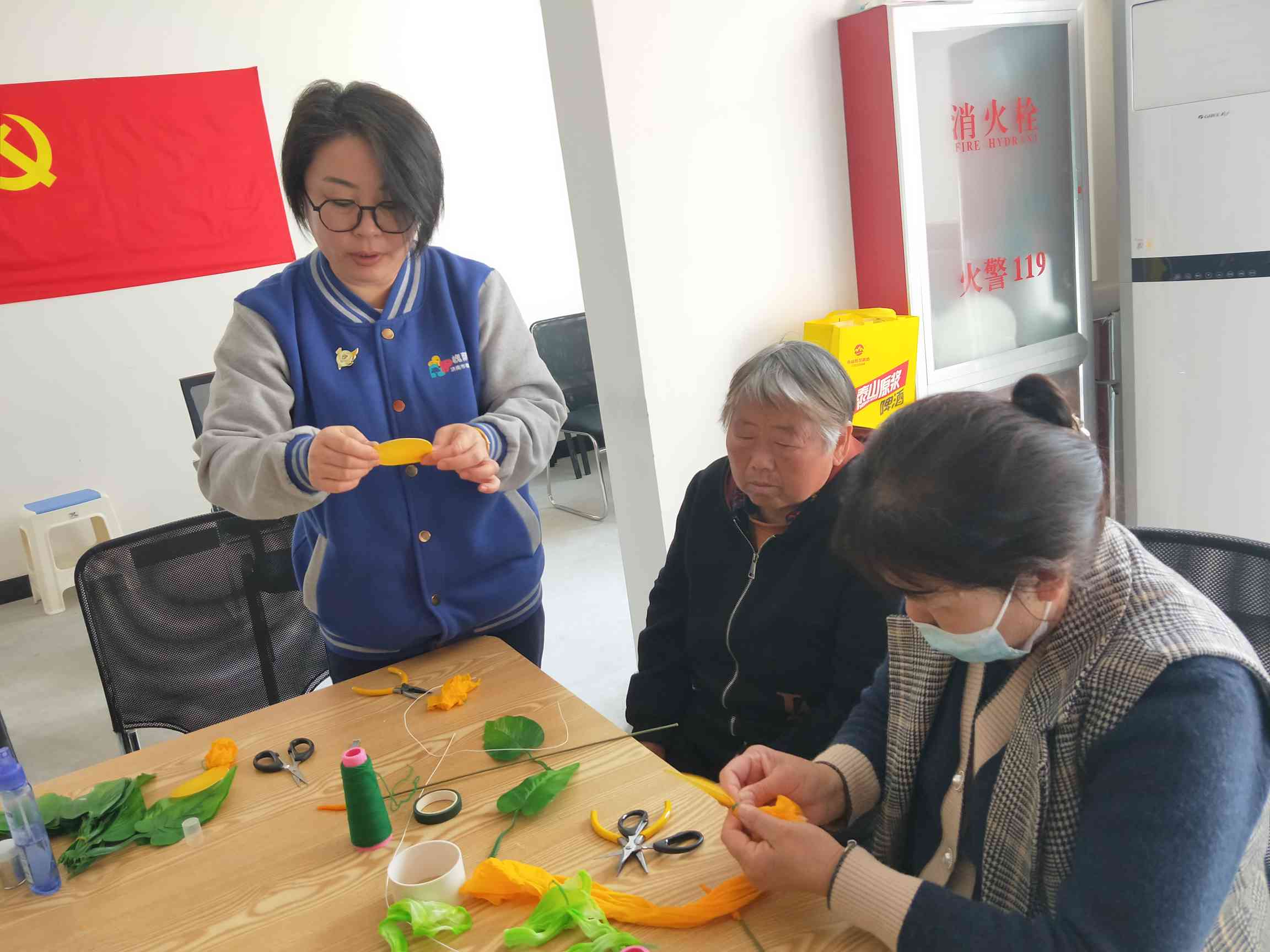 丝网传情，温暖你我” ——金科二社区丝网花手工活动