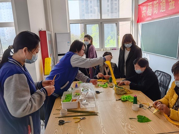 丝网传情，温暖你我” ——金科二社区丝网花手工活动