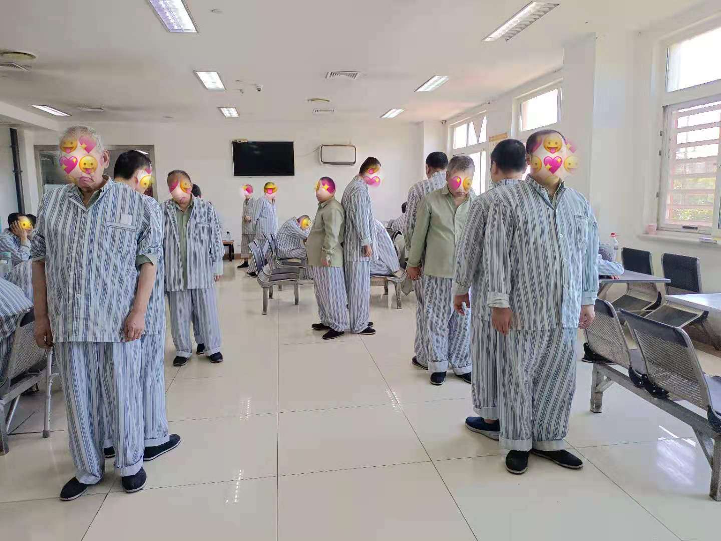 驻市优抚医院社工开展“绿丝带” 项目活动